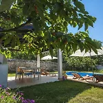 Casa Atilio Ana * Radovani