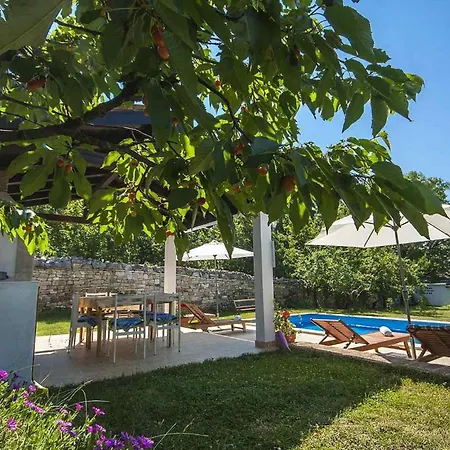 Casa Atilio Ana * Radovani