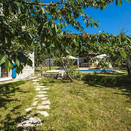 Casa Atilio Ana * Radovani